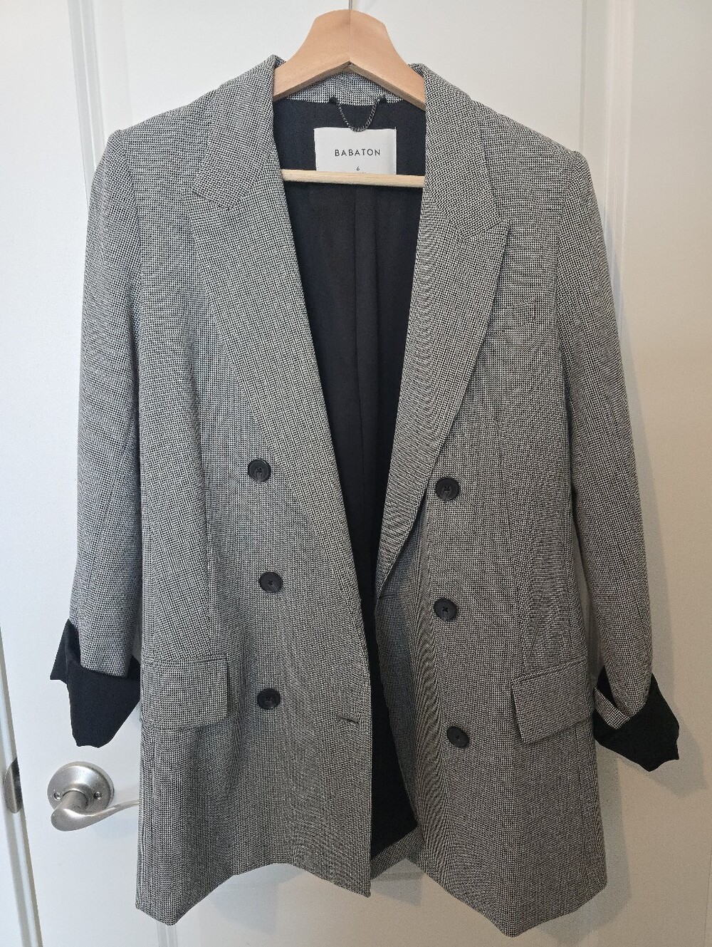 ARITZIA Babaton Black & White Double-Breasted Herringbone Blazer